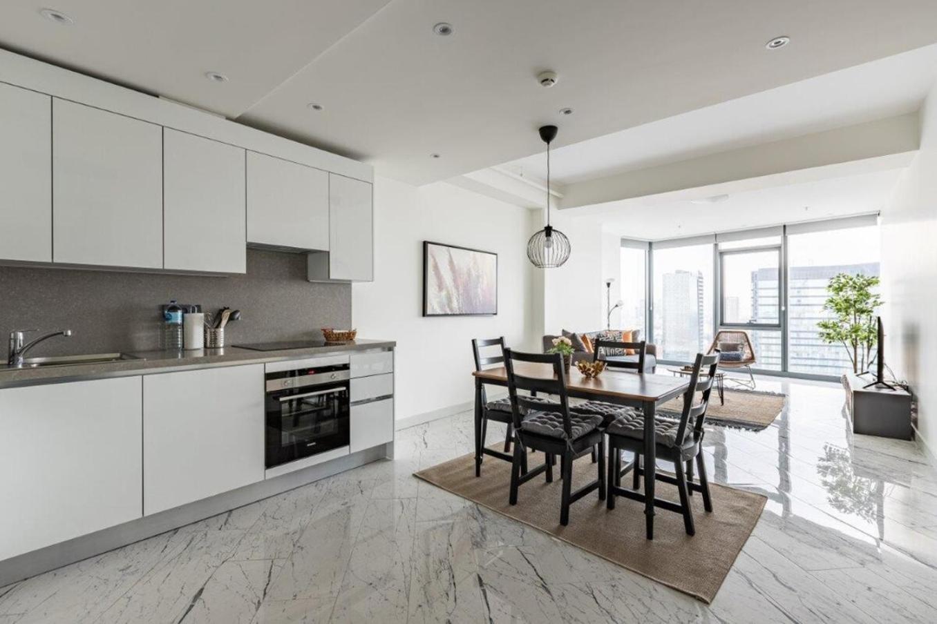 Gorgeous Modern 1bd Views W Poolgym! #255 Apartament