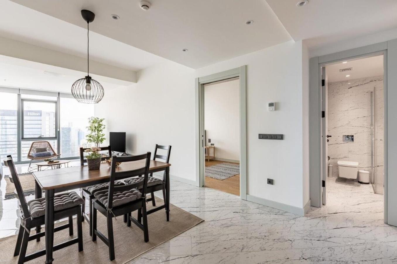 Gorgeous Modern 1bd Views W Poolgym! #255 *